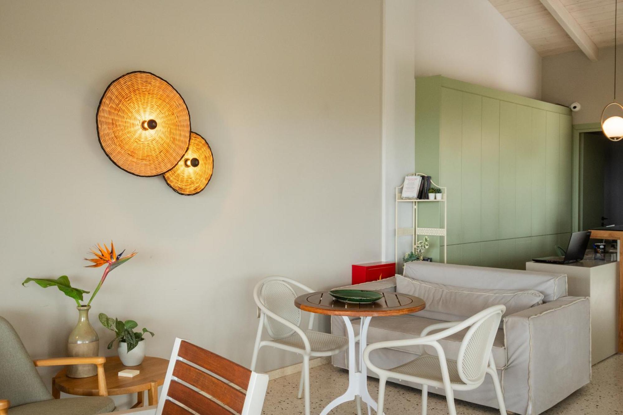 Callisto Seaside Homes&Suites Marathópolis Exterior foto